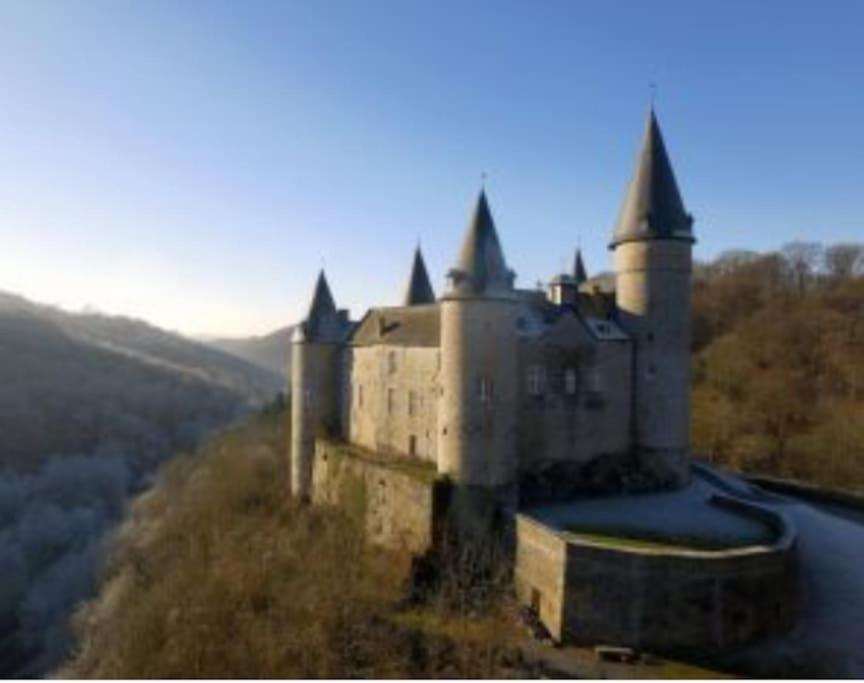 Laissez-Vous Enchanter Par La Vallee De La Meuse Hastiere-par-dela Exteriör bild